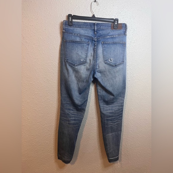 Madewell 9" High-Rise Skinny Jeans in Winifred Wash: Drop-Hem Edition 29 - Picture 8 of 13